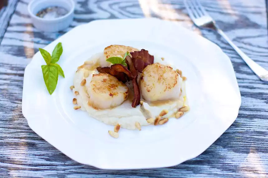 Pan Seared Scallops with Cauliflower Puree and Crispy Bacon