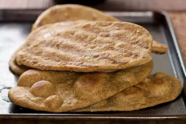 Baked Flatbread with Garlic (Lahsooni Naan)