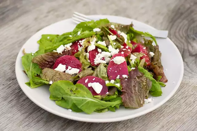 Beets and Arugula Salad with Goat Cheese